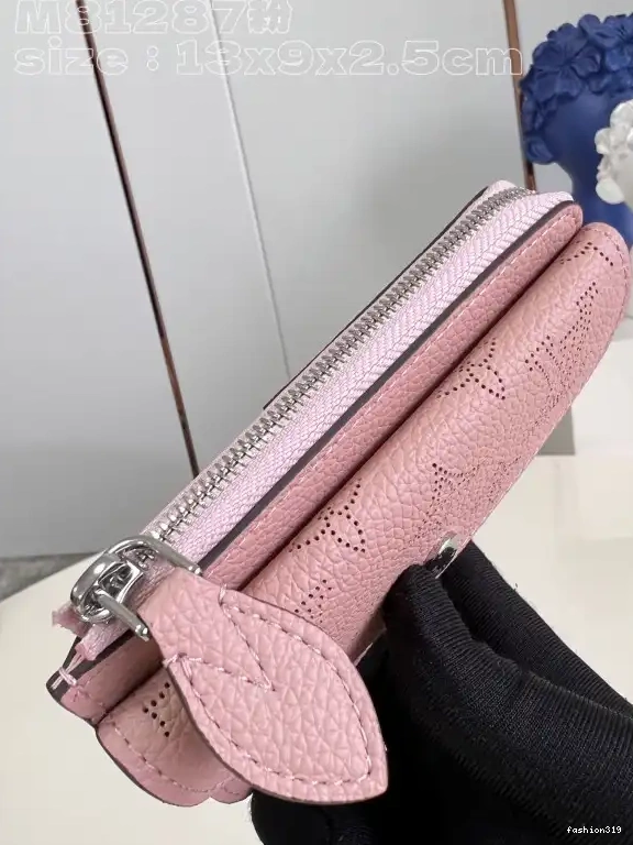 RECTO LOUIS VERSO HOLDER VUITTON CARD 0424